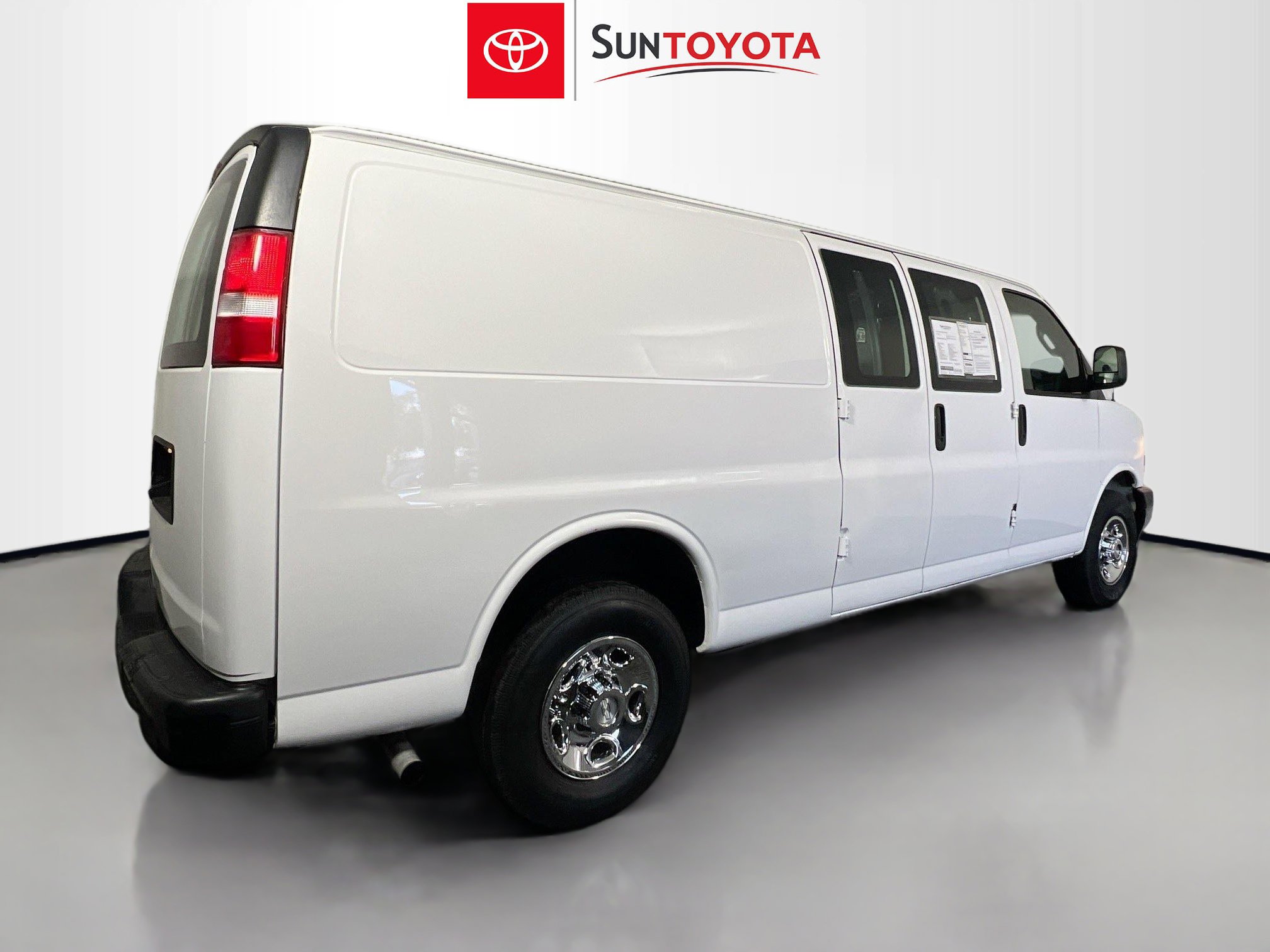 Used 2021 Chevrolet Express 2500 Extended w/ Communications Package image 4