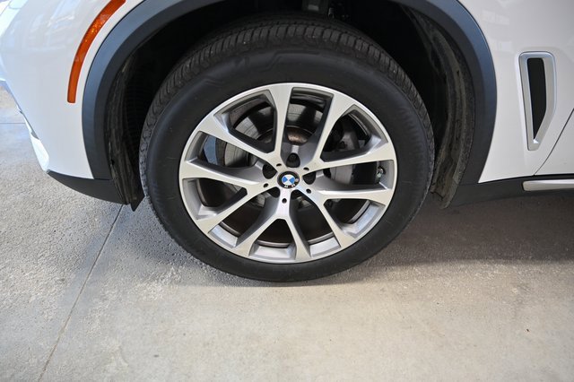 Used 2021 BMW X5 xDrive40i w/ Premium Package image 31