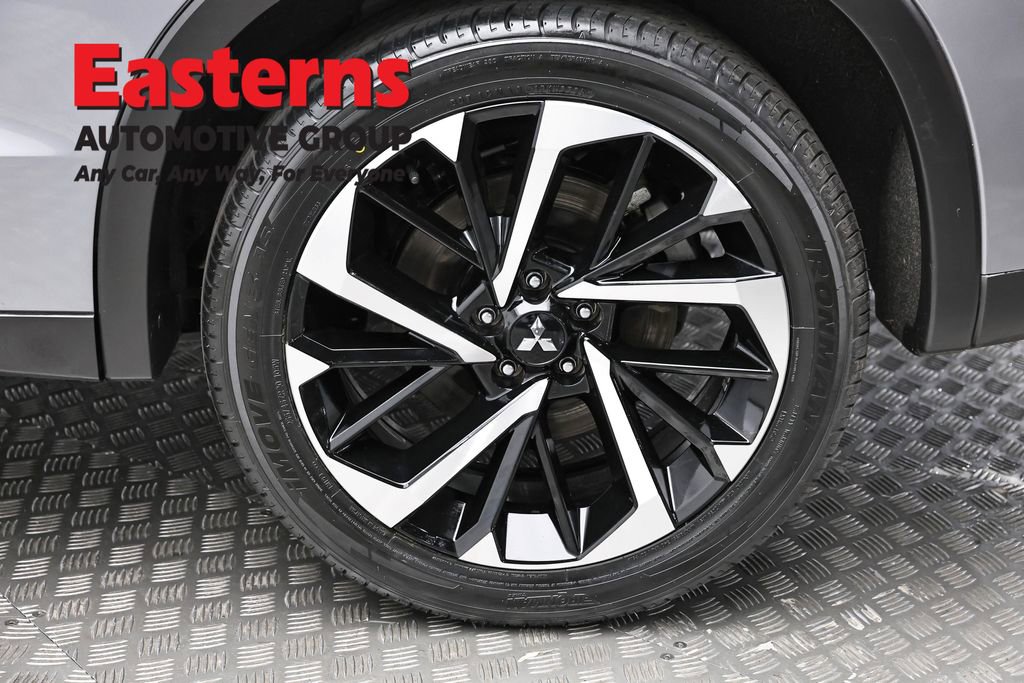 Used 2024 Mitsubishi Outlander SE image 8