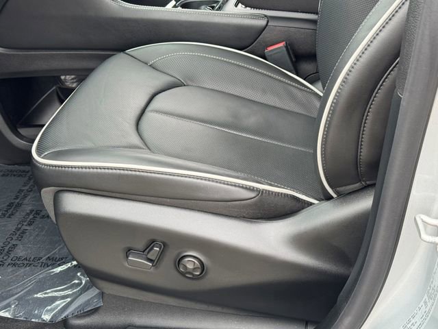 Used 2026 Chrysler Pacifica Limited image 15