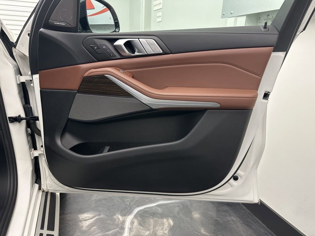 Used 2020 BMW X7 xDrive40i w/ Luxury Seating Package image 10