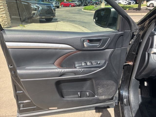 Used 2015 Toyota Highlander XLE AWD/4WD image 9