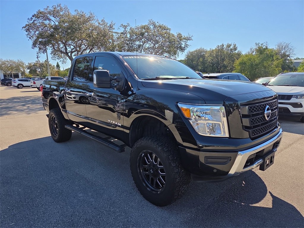 Used 2021 Nissan Titan SV w/ SV Convenience Package image 2