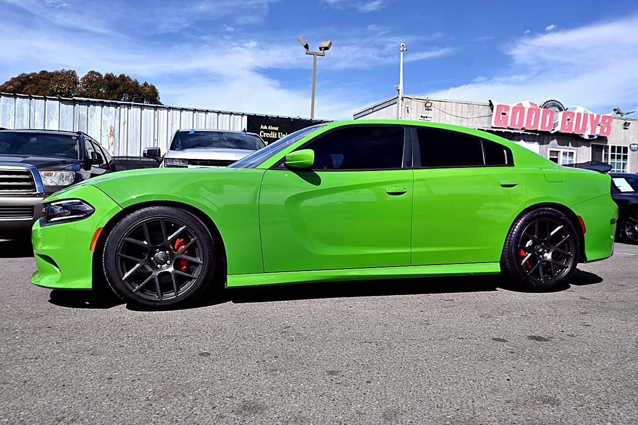 Used 2017 Dodge Charger R/T Scat Pack w/ Technology Group RWD image 4
