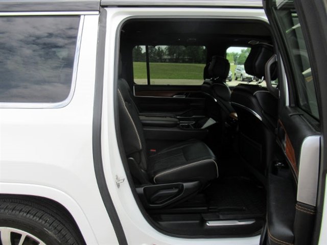 Used 2024 Jeep Grand Wagoneer L Series III AWD/4WD image 18