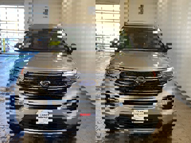 Certified 2022 Ford Explorer XLT w/ Equipment Group 202A image 3