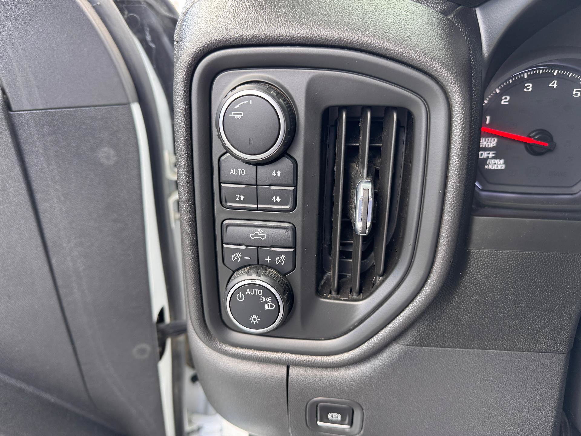 Used 2022 Chevrolet Silverado 1500 Custom Trail Boss AWD/4WD image 22
