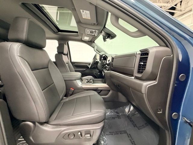 Certified 2025 Chevrolet Silverado 2500 LTZ w/ LTZ Premium Package AWD/4WD image 32
