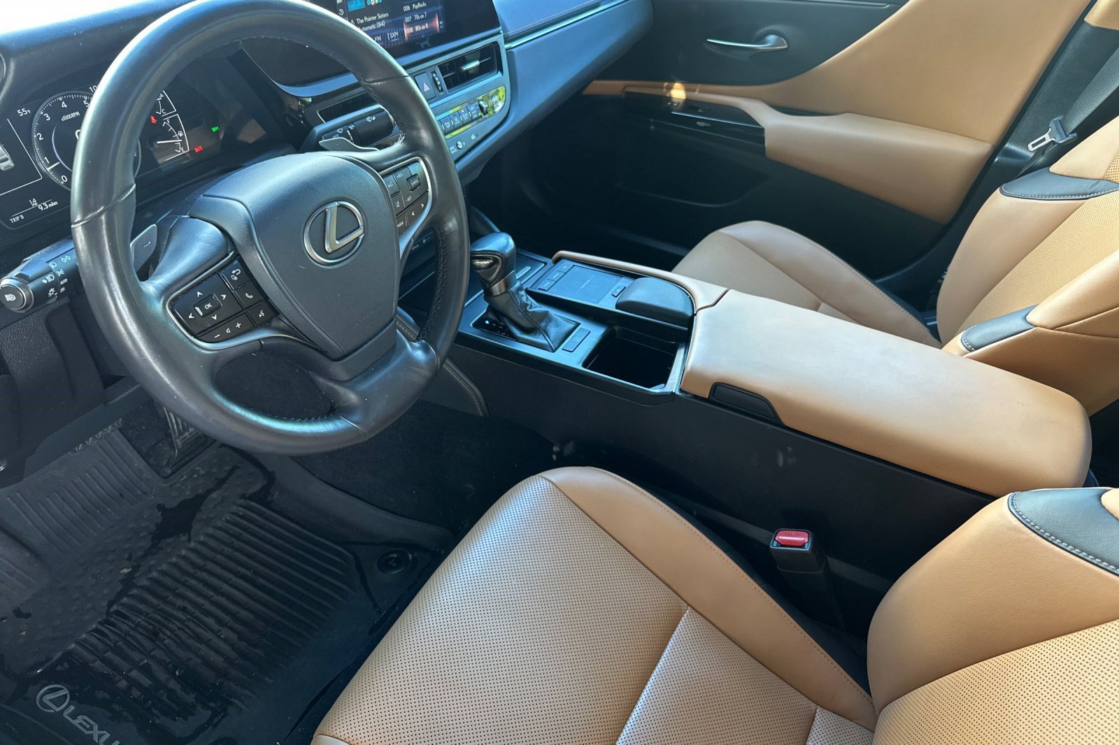 Certified 2022 Lexus ES 350 w/ Premium Package image 11