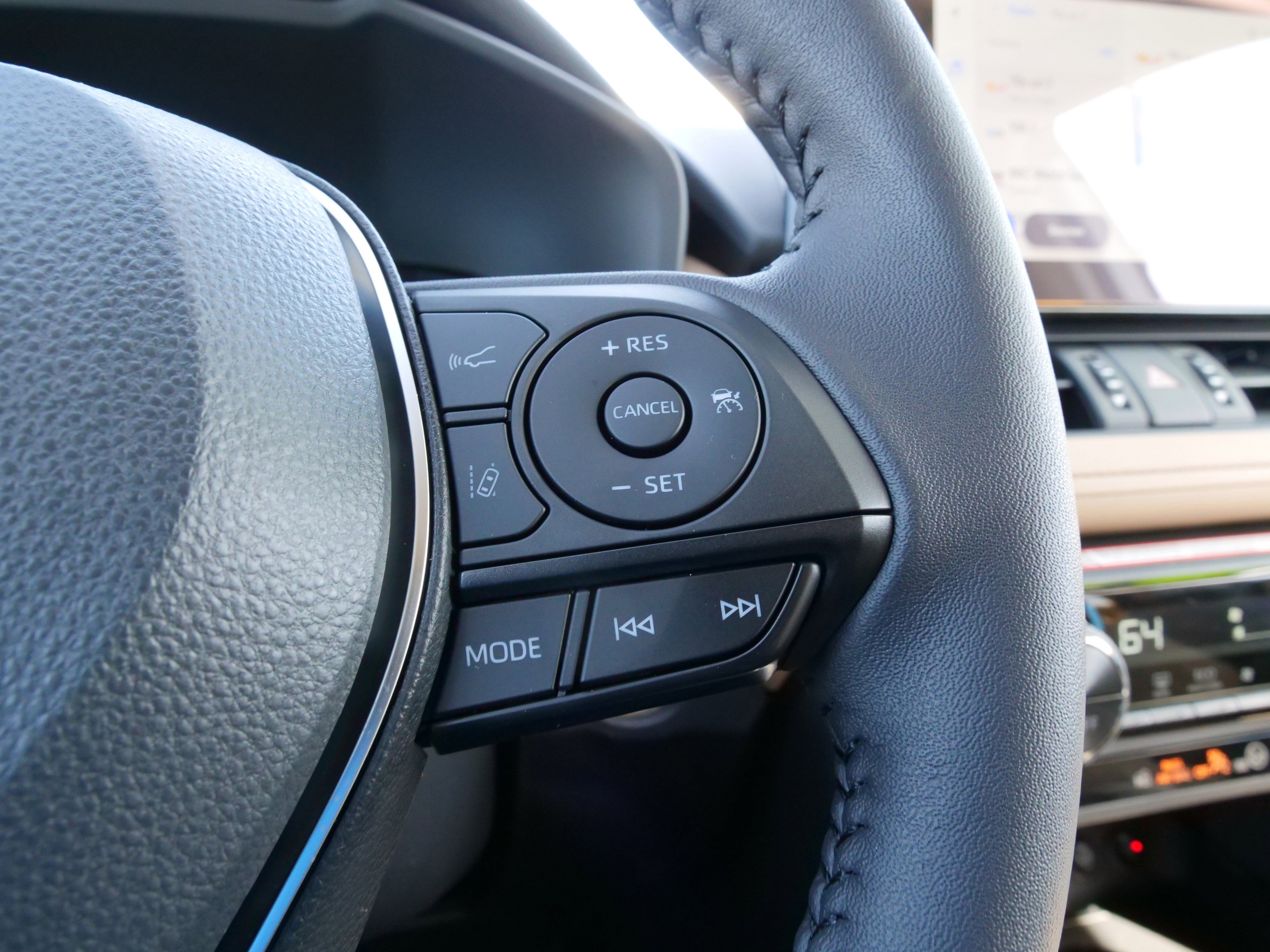 Used 2025 Toyota RAV4 XLE Premium image 23
