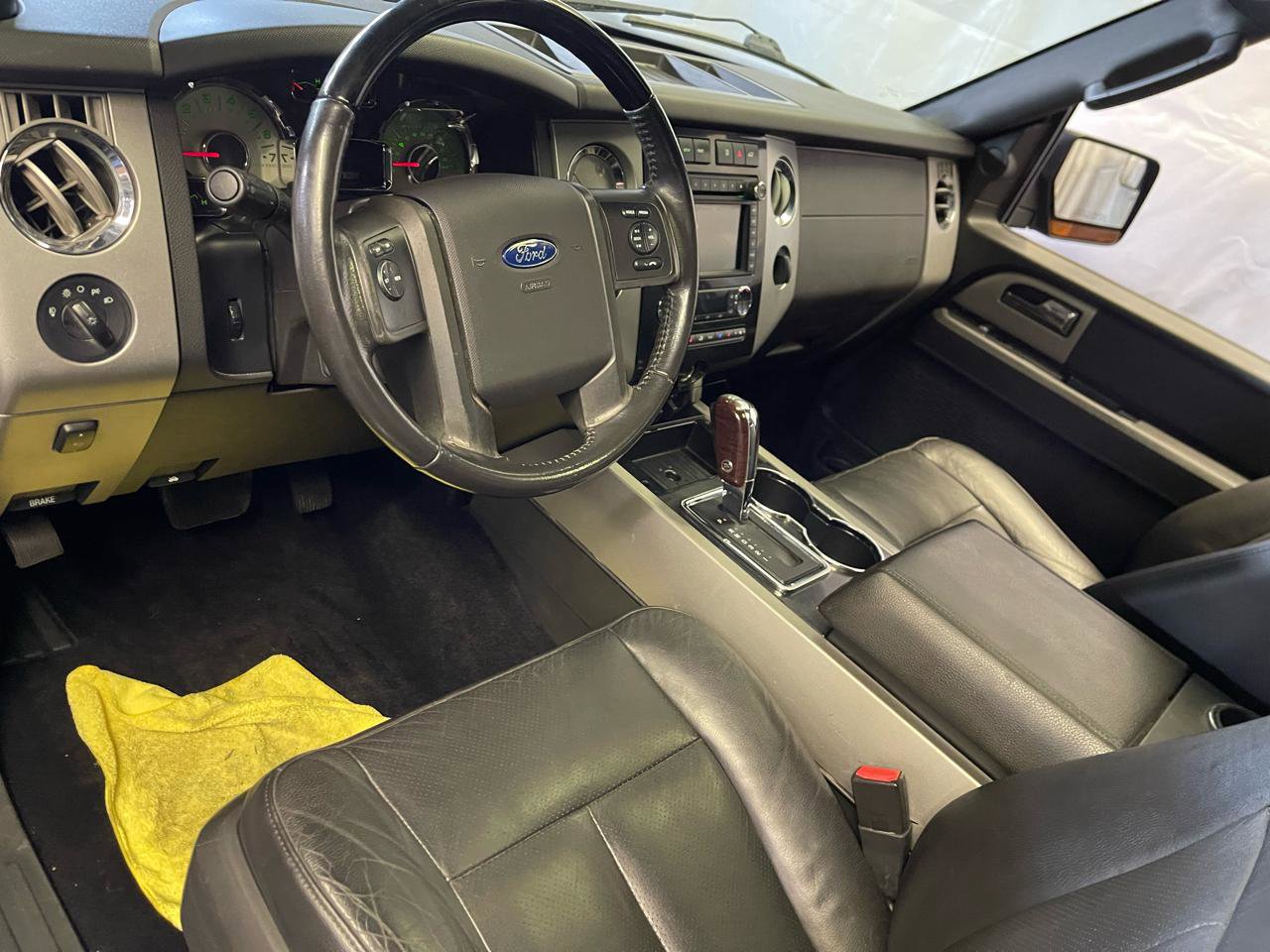 Used 2014 Ford Expedition Limited w/ Equipment Group 301A AWD/4WD image 24