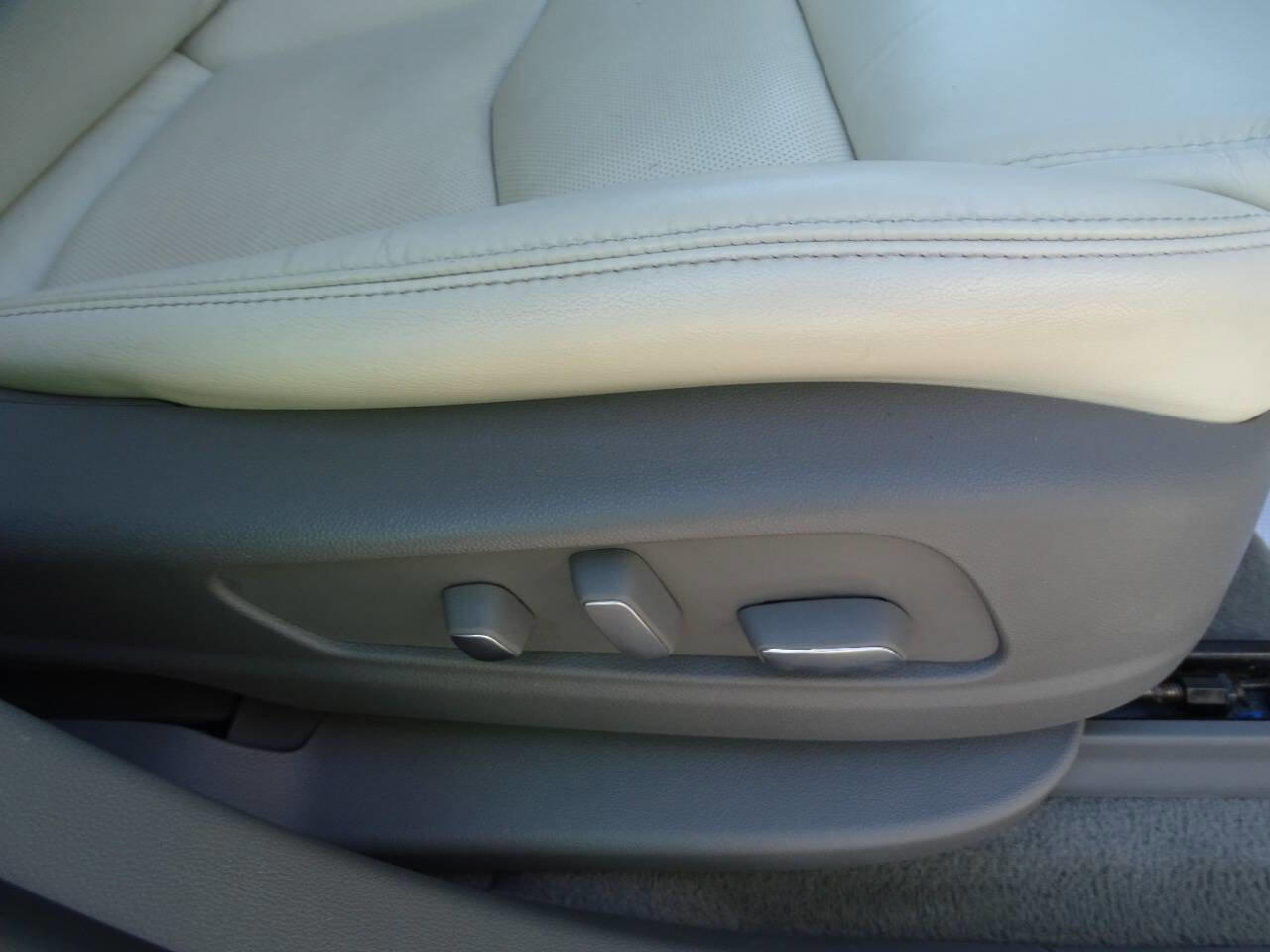 Used 2017 Cadillac XT5 Luxury image 44