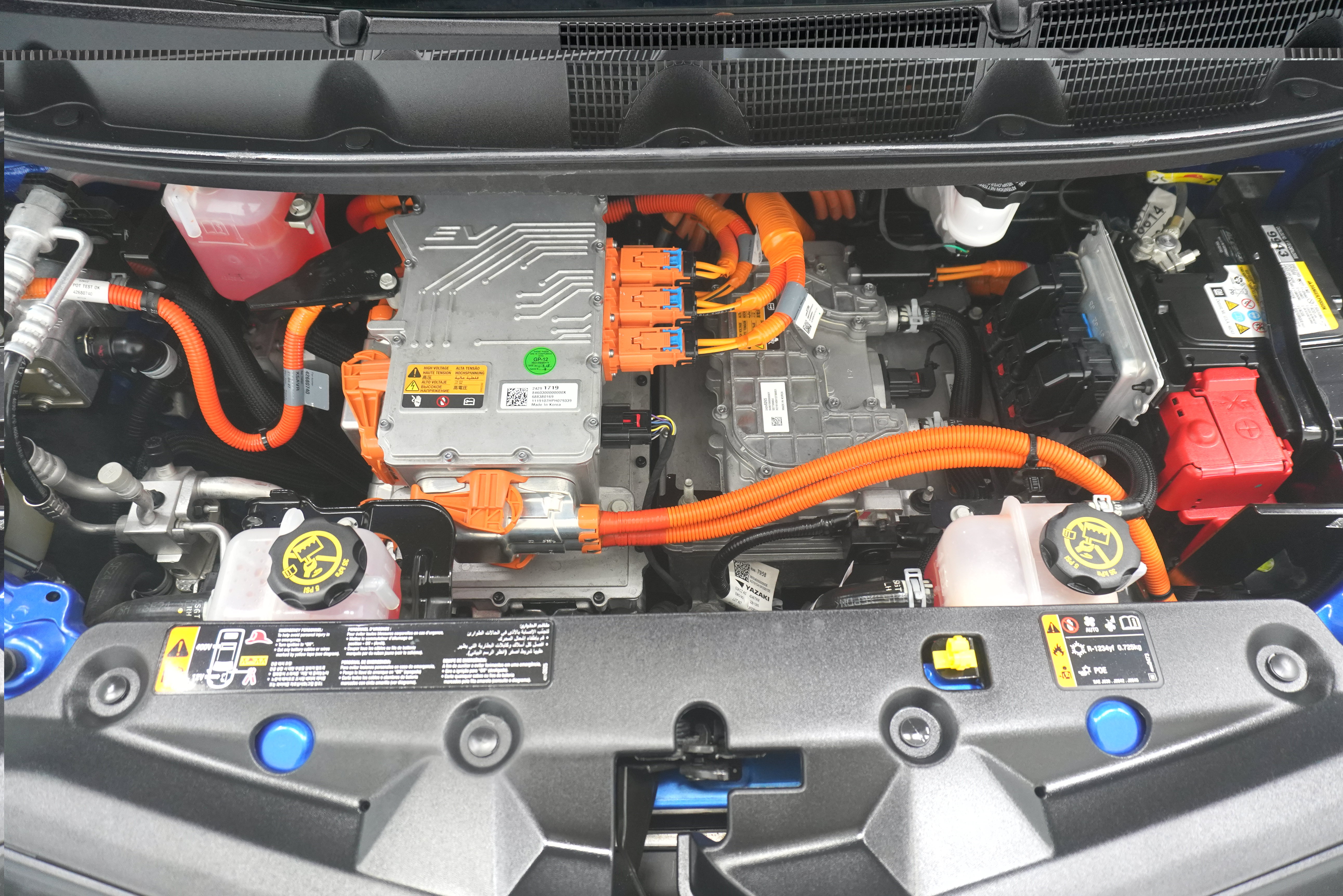 Used 2020 Chevrolet Bolt Premier w/ Infotainment Package FWD image 26