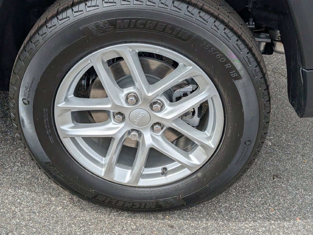 New 2026 Jeep Grand Cherokee Laredo AWD/4WD image 8