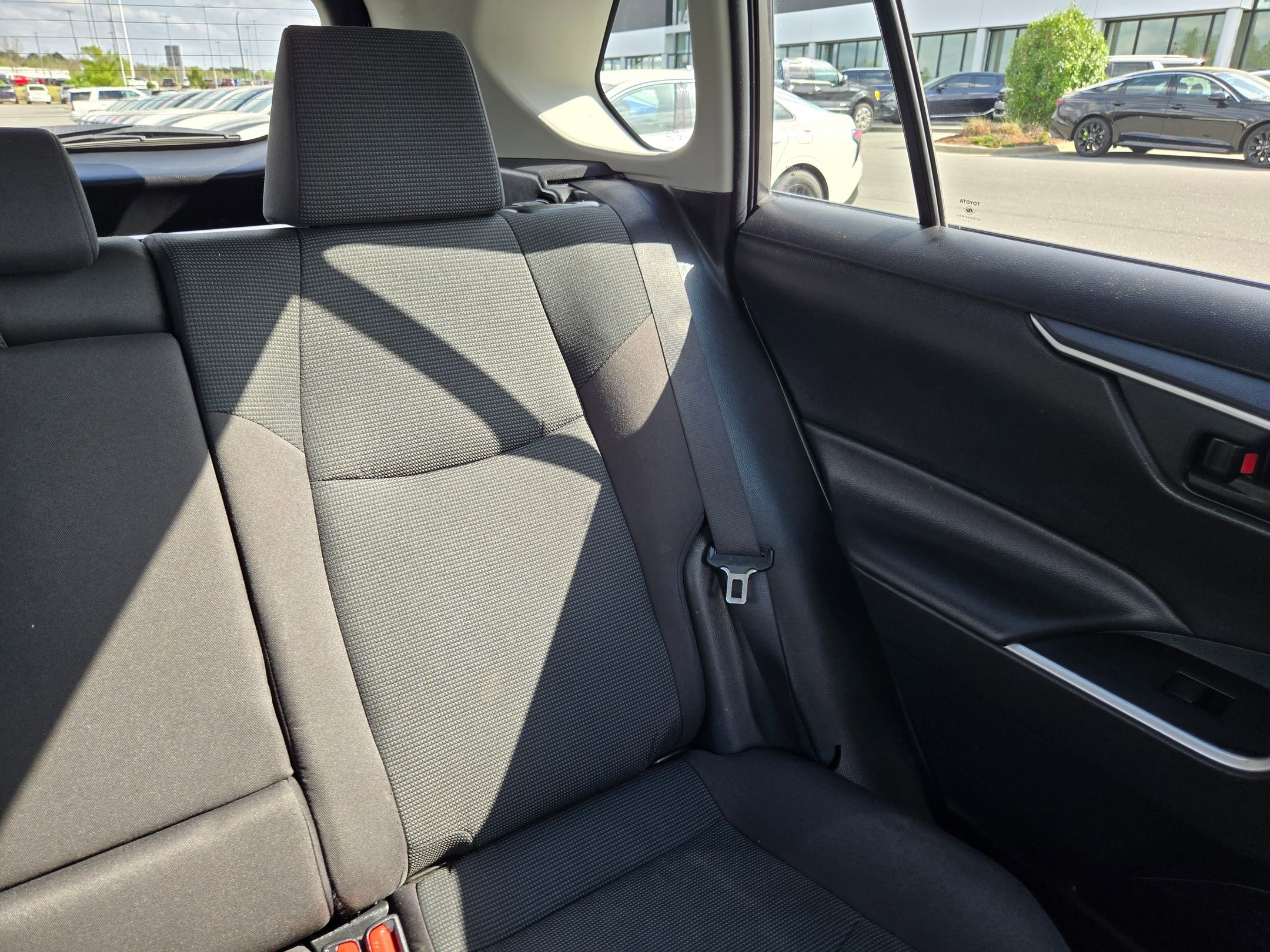 Used 2021 Toyota RAV4 LE image 14