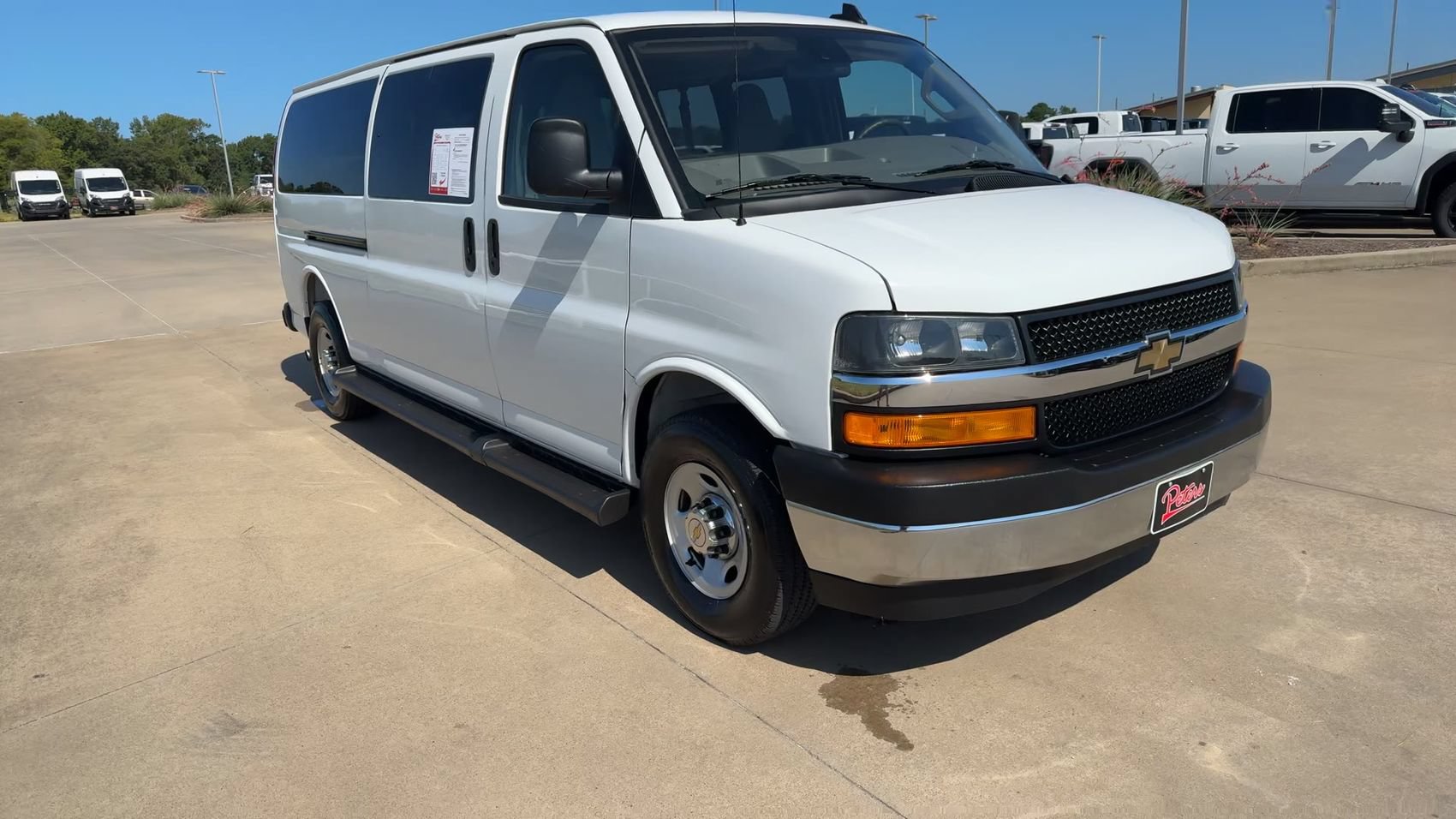 Used 2025 Chevrolet Express 3500 LT w/ LT Preferred Equipment Group RWD image 3