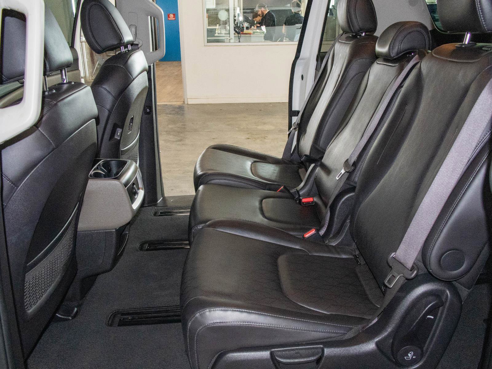 Used 2025 Kia Carnival image 14