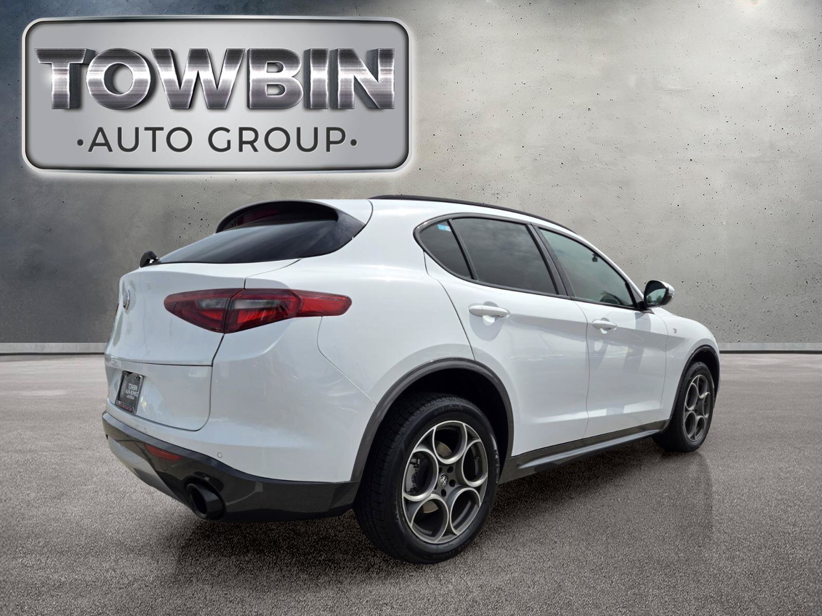 Used 2022 Alfa Romeo Stelvio Ti AWD/4WD image 4