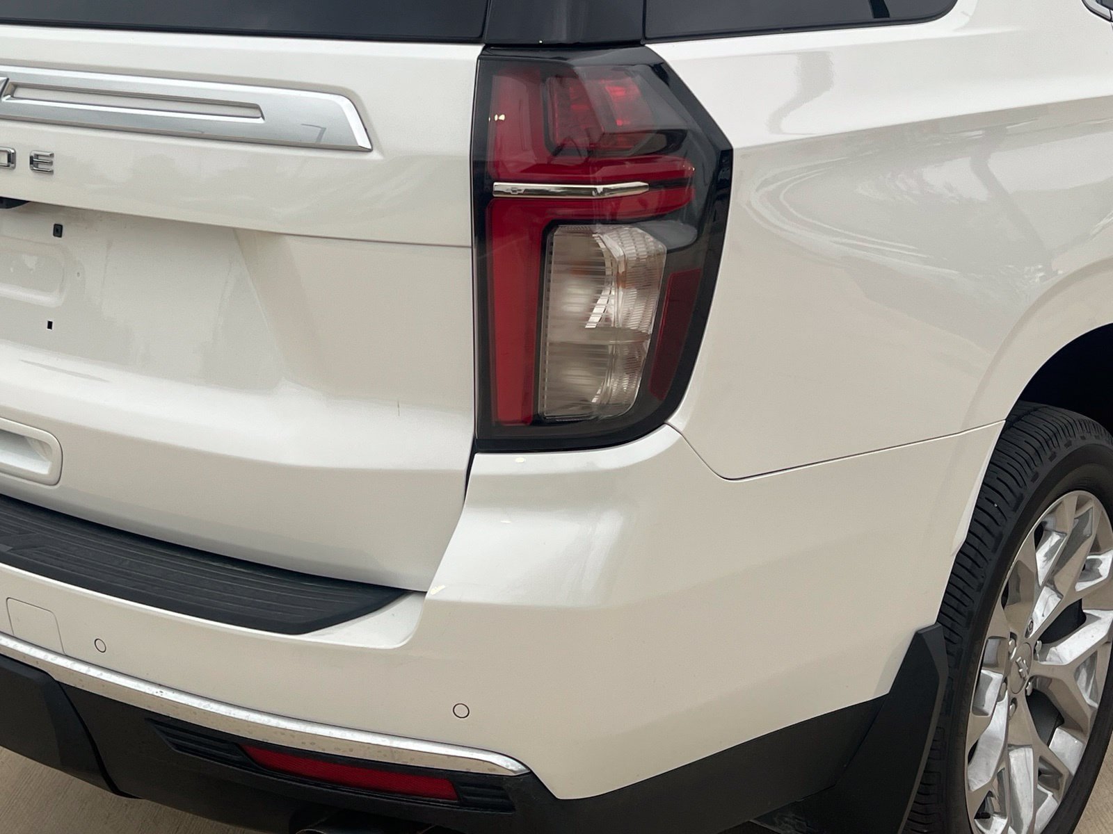 Used 2021 Chevrolet Tahoe High Country w/ Premium Package AWD/4WD image 14