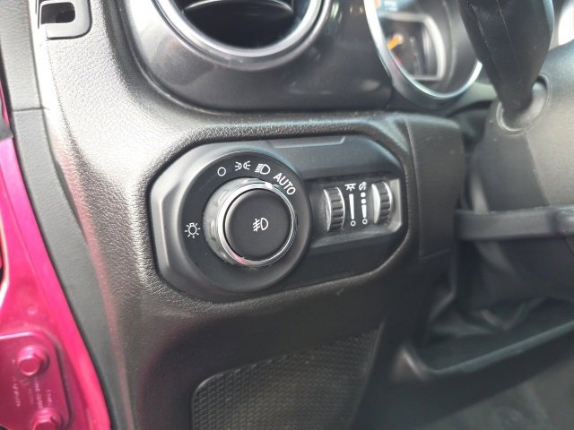 Used 2022 Jeep Wrangler Unlimited Sahara image 16