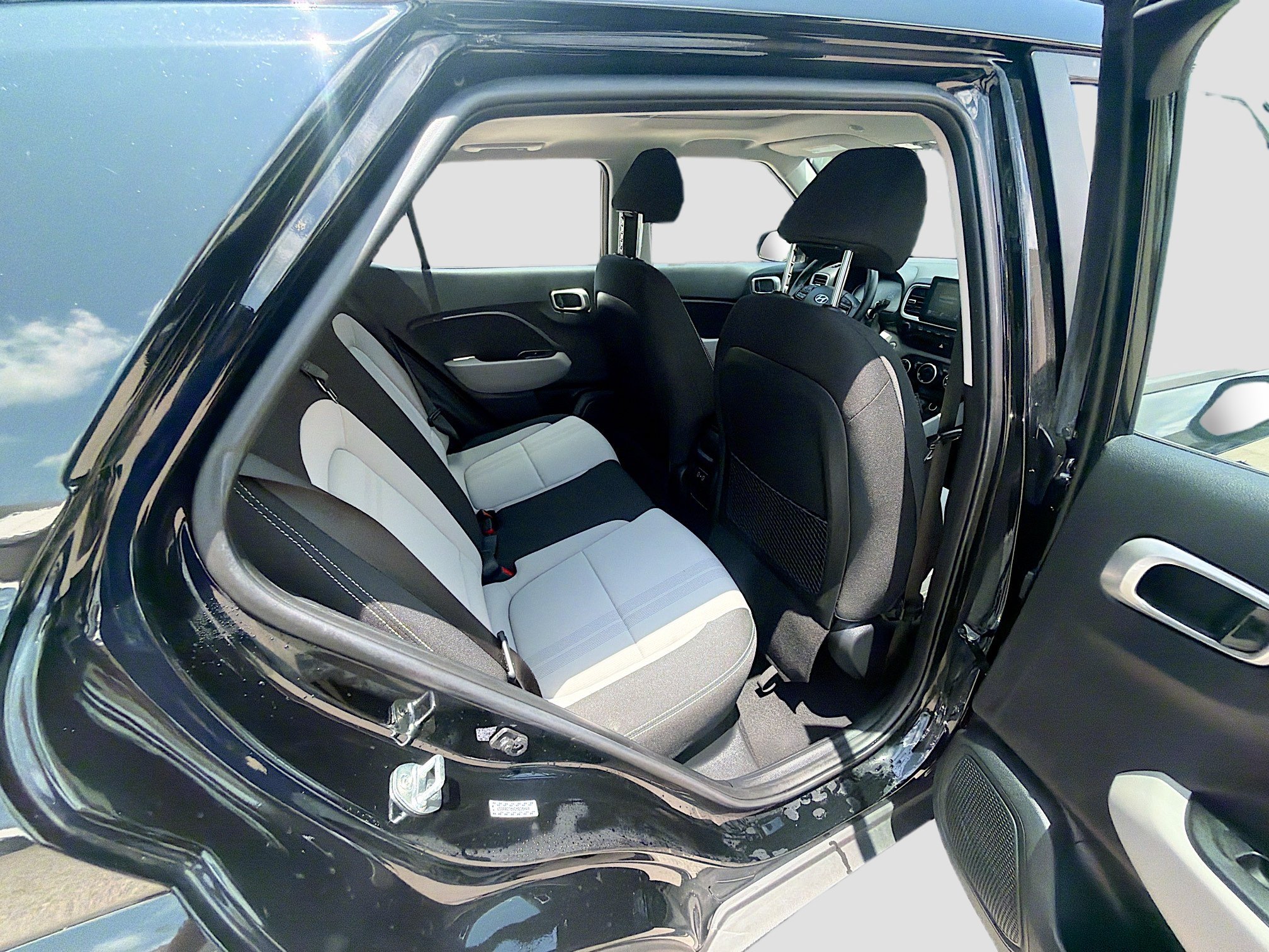 Used 2024 Hyundai Venue SEL FWD image 25