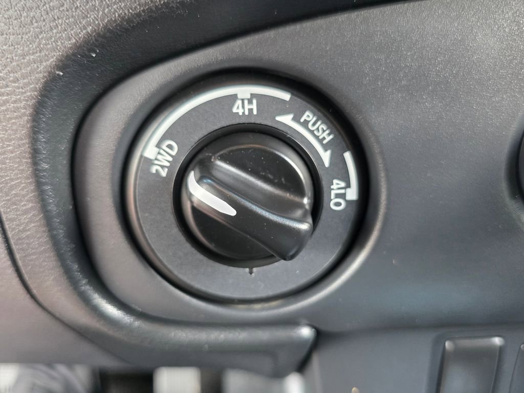 Used 2023 Nissan Frontier SV image 31