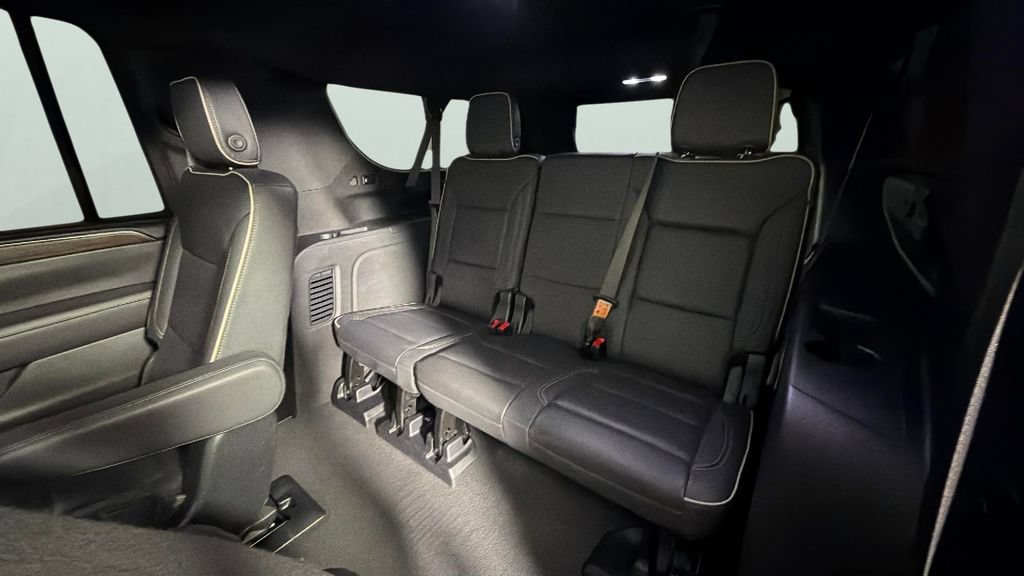 Used 2023 Chevrolet Suburban Premier RWD image 28