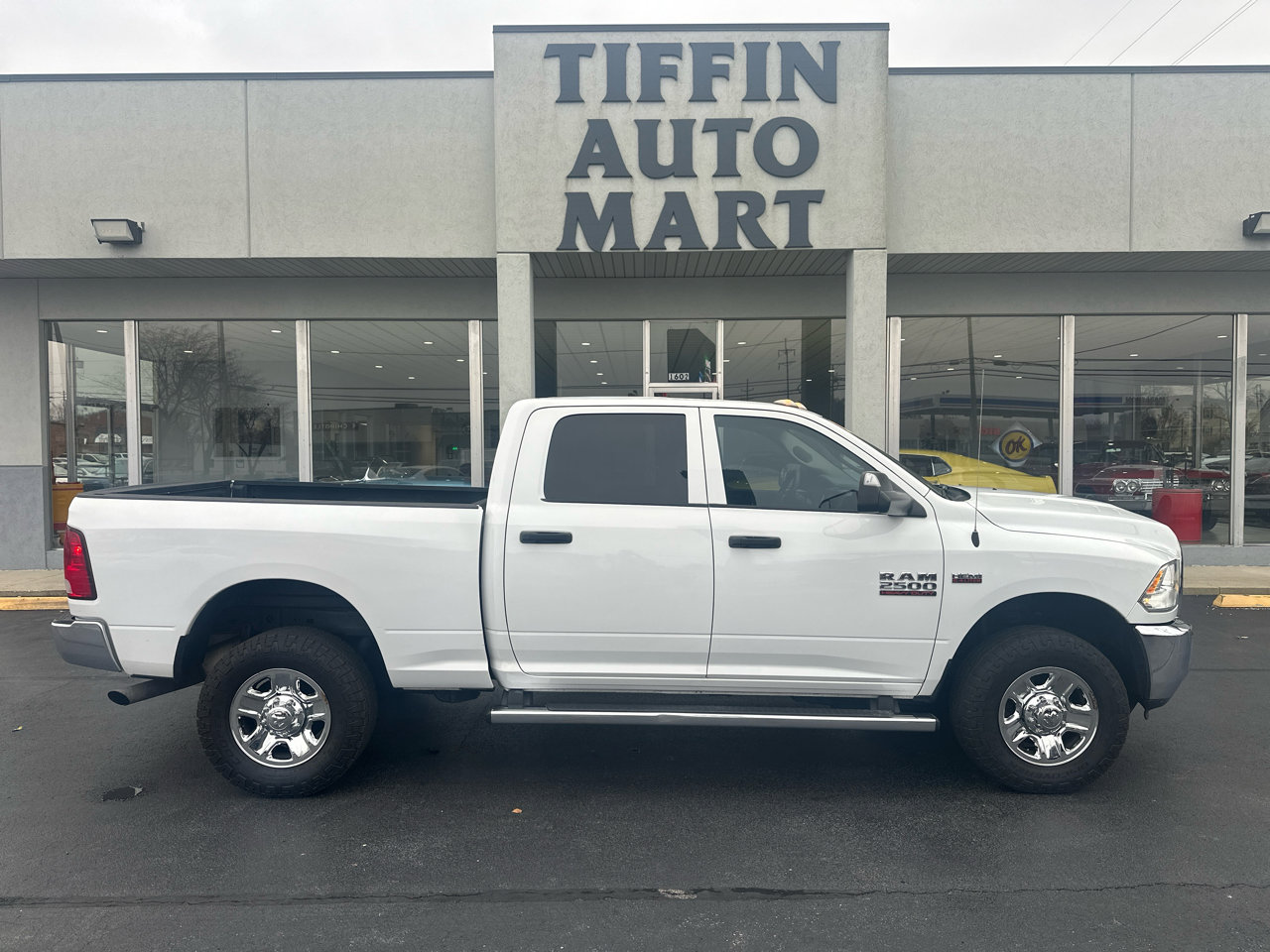 Used 2018 RAM 2500 Tradesman w/ Chrome Appearance Group image 16