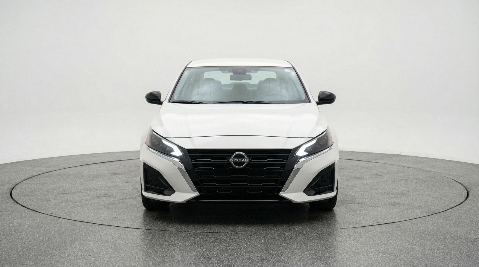 Used 2025 Nissan Altima 2.5 SV FWD image 2