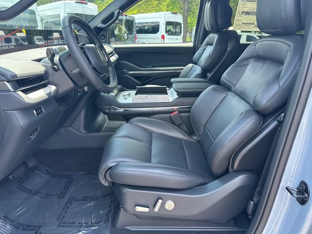 New 2026 Lincoln Navigator Reserve w/ Jet Appearance Package AWD/4WD image 10