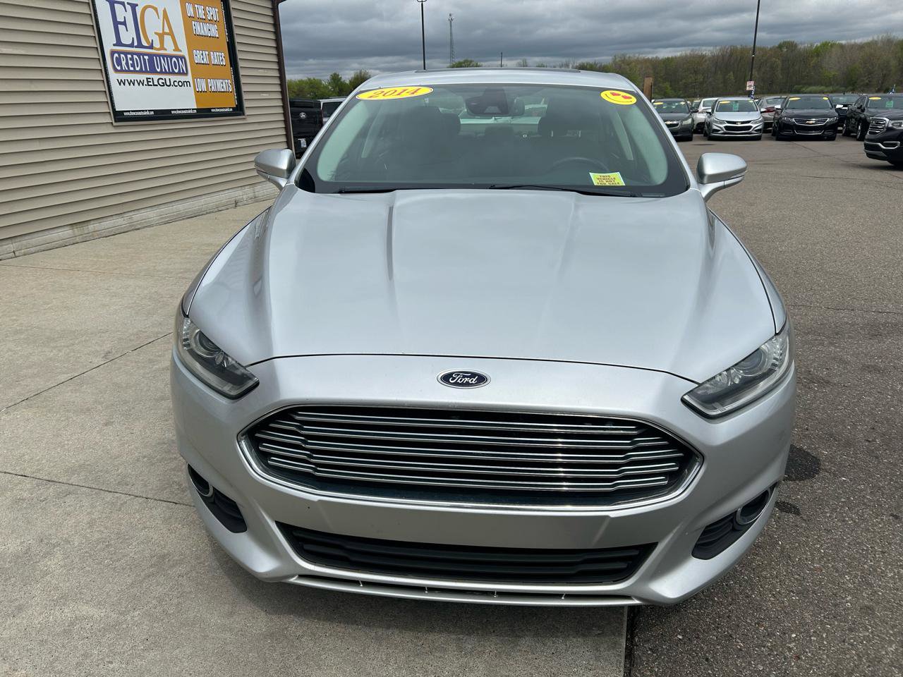 Used 2014 Ford Fusion SE w/ Equipment Group 202A FWD image 2
