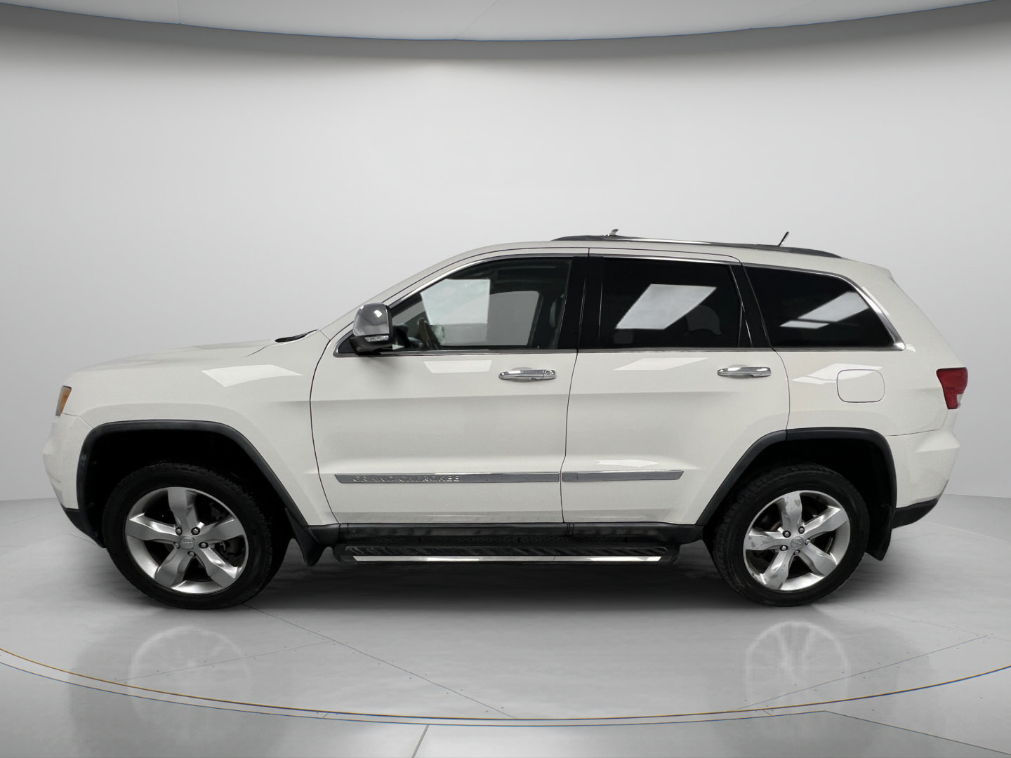 Used 2011 Jeep Grand Cherokee Overland AWD/4WD image 5