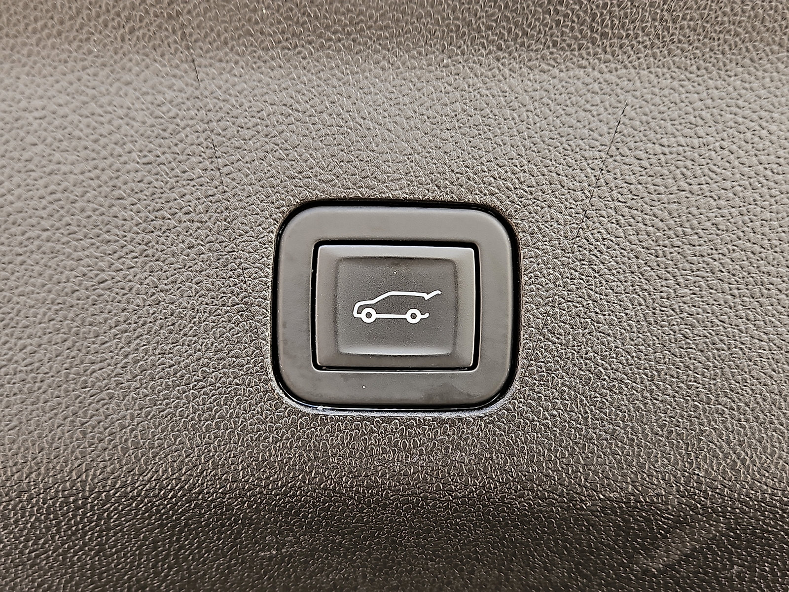 Used 2025 GMC Yukon XL Denali image 7