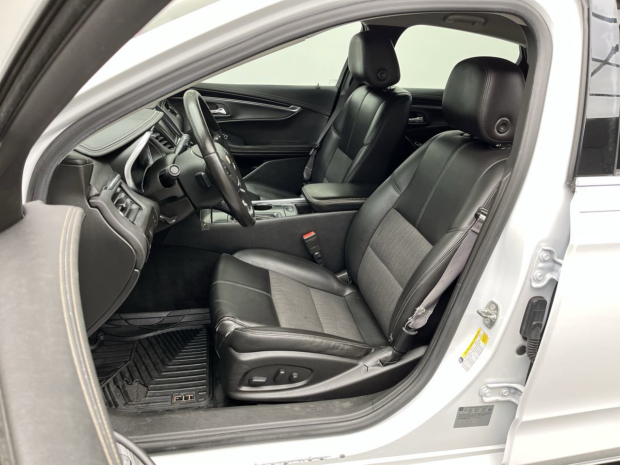 Used 2017 Chevrolet Impala LT FWD image 8