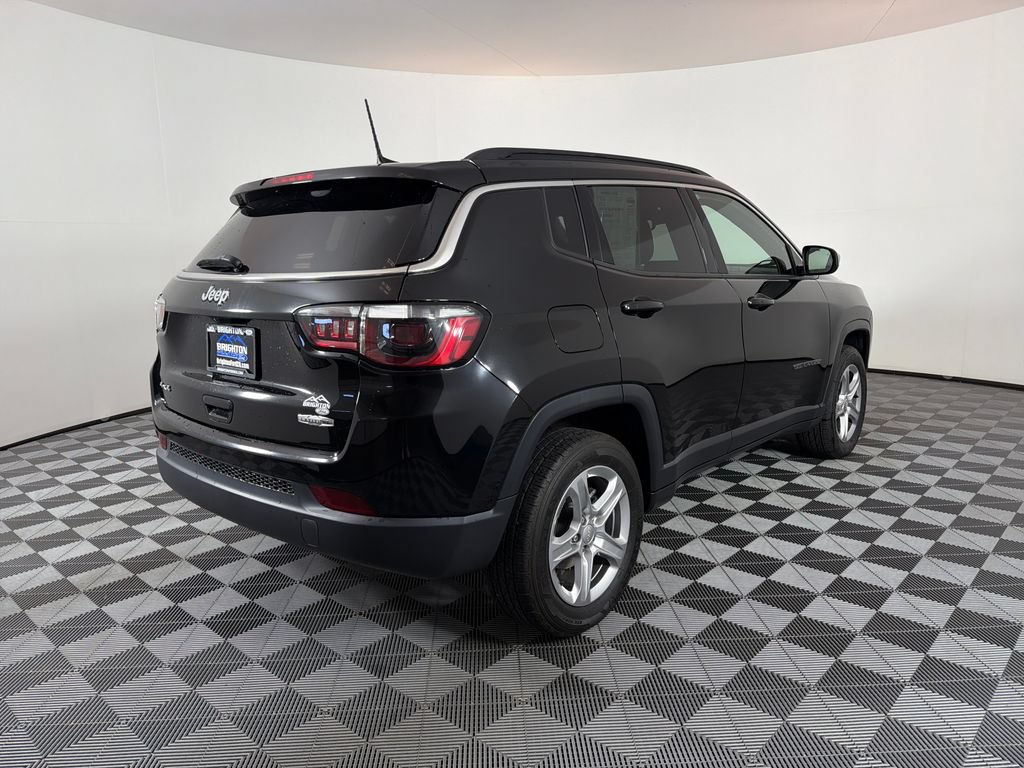 Used 2023 Jeep Compass Latitude AWD/4WD image 3