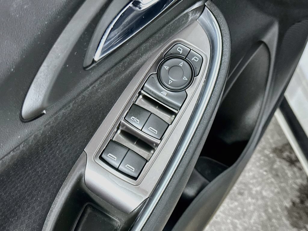 Used 2017 Chevrolet Malibu LT FWD image 20