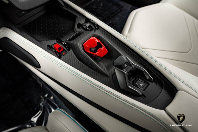 Used 2025 Lamborghini Revuelto image 47