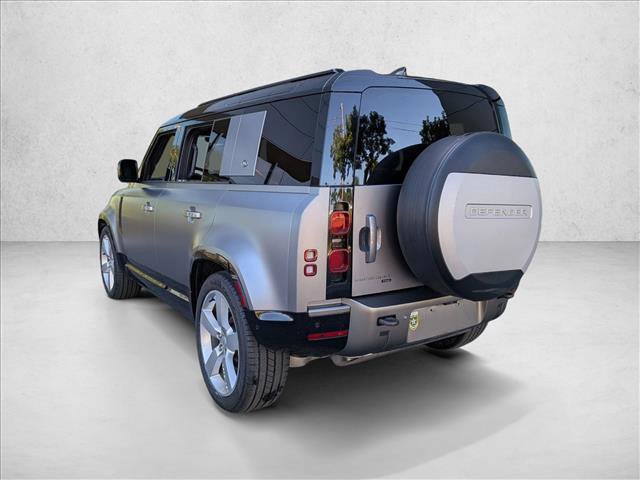 Certified 2022 Land Rover Defender 110 X-Dynamic HSE image 8
