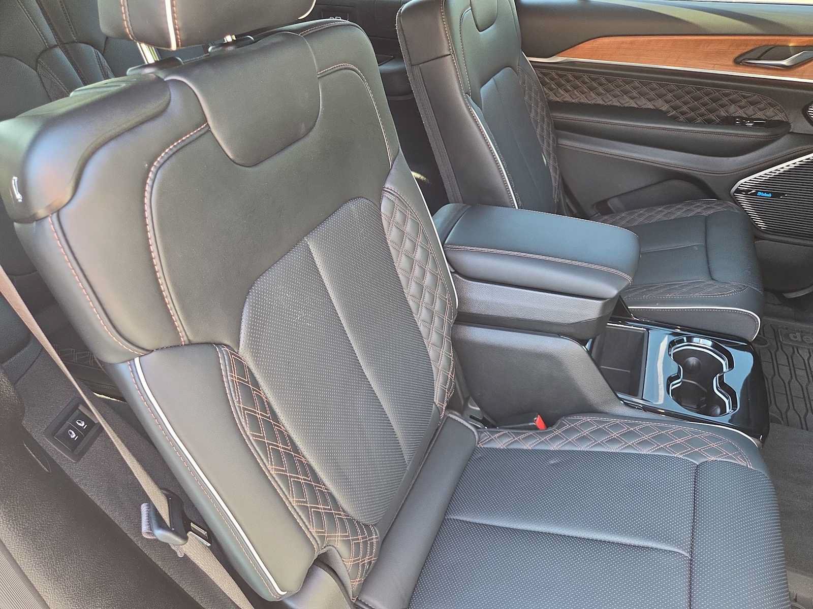 Used 2025 Jeep Grand Cherokee L Summit AWD/4WD image 23