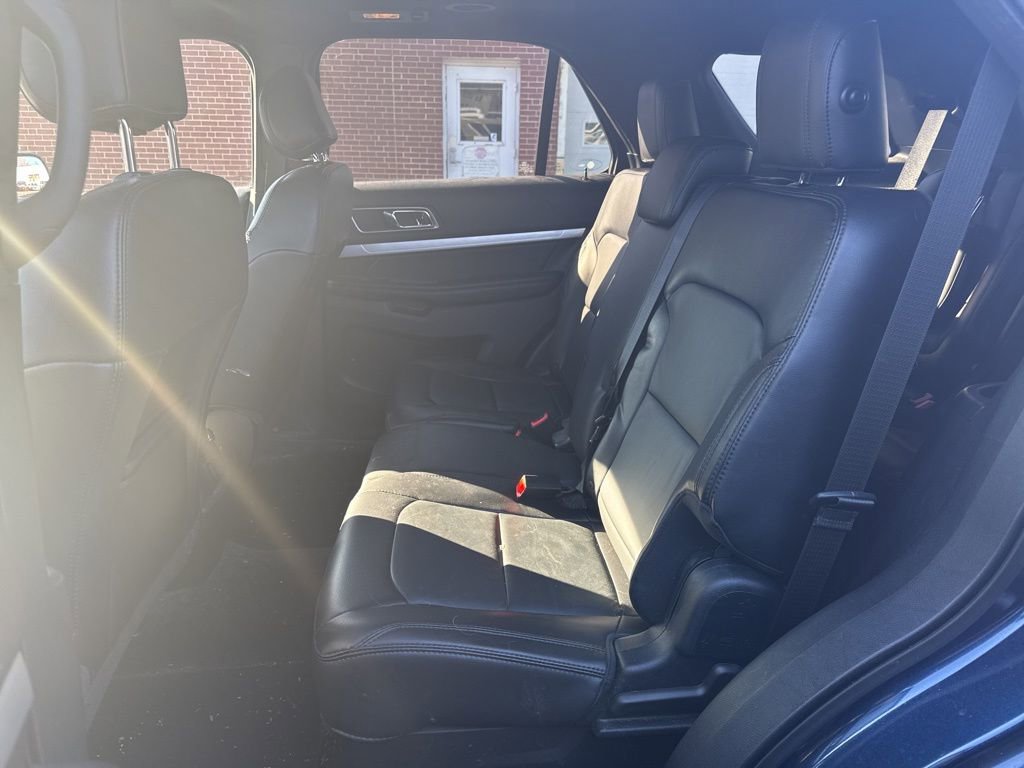 Used 2017 Ford Explorer XLT w/ Equipment Group 202A image 9