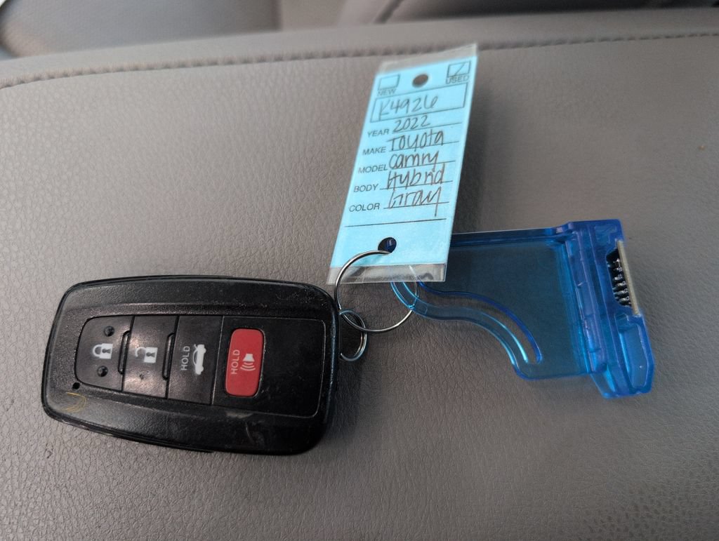 Used 2022 Toyota Camry XLE FWD image 14