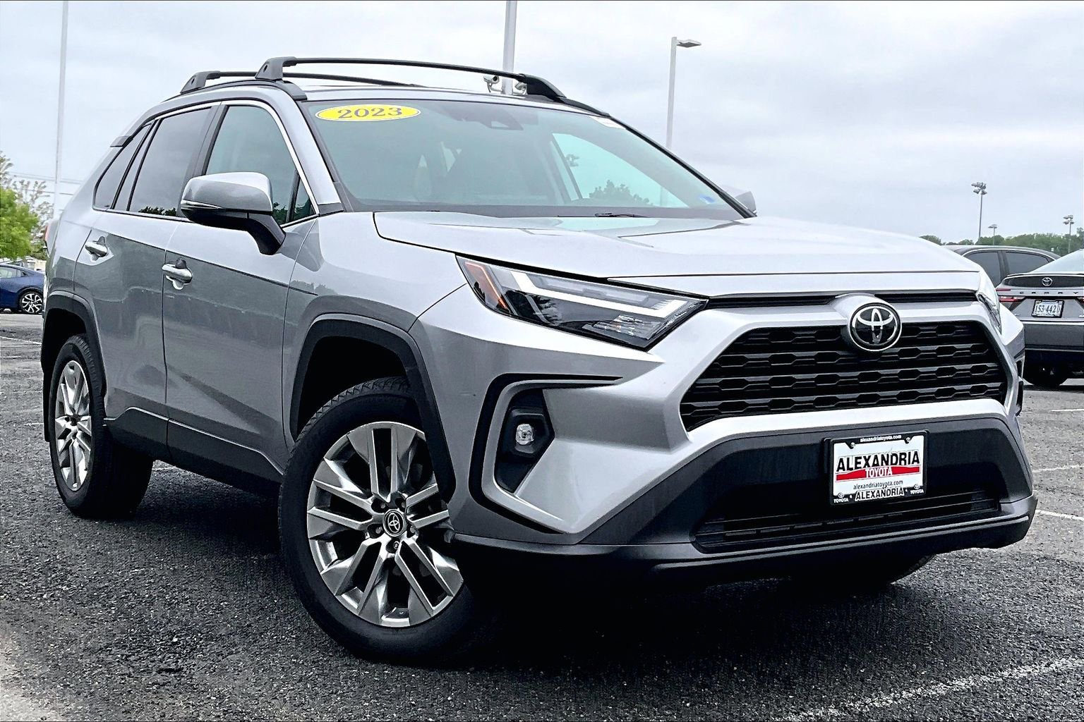 Used 2023 Toyota RAV4 XLE Premium AWD/4WD image 2