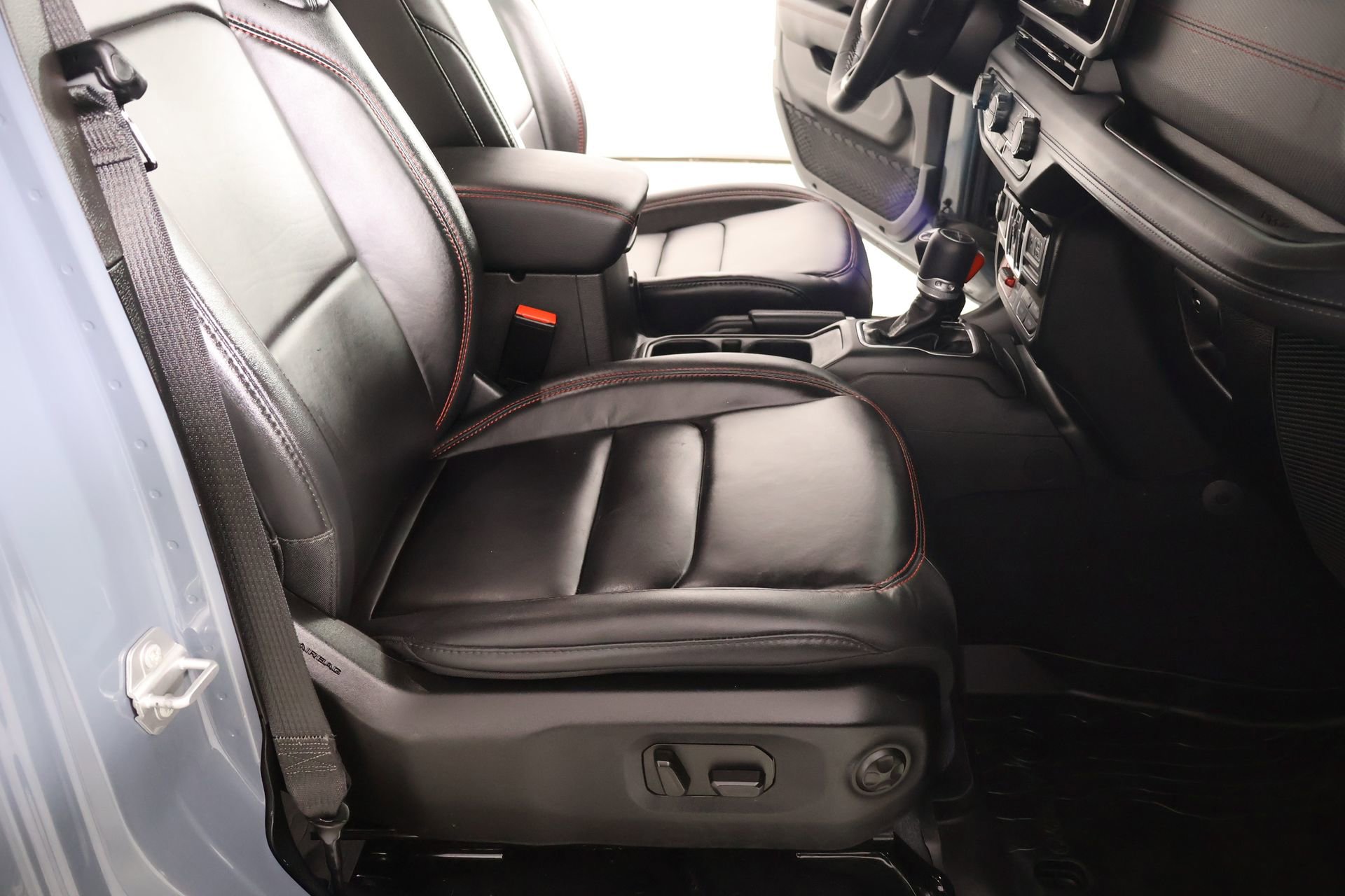 Used 2025 Jeep Gladiator Rubicon image 14