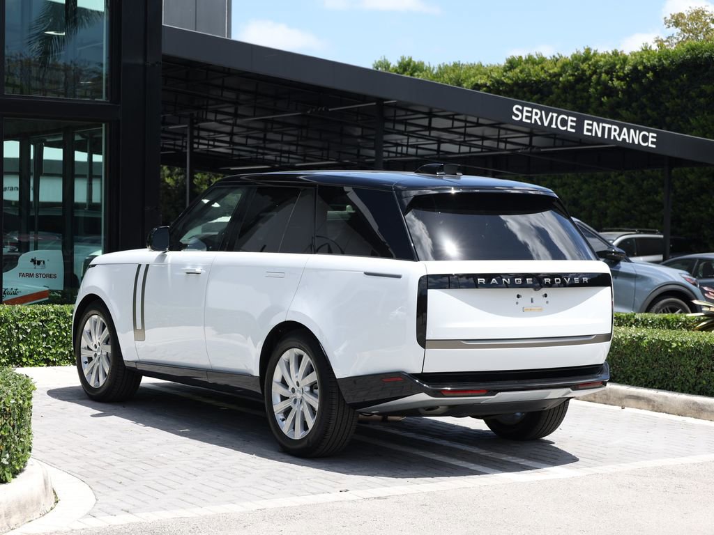 Used 2025 Land Rover Range Rover SE AWD/4WD image 5