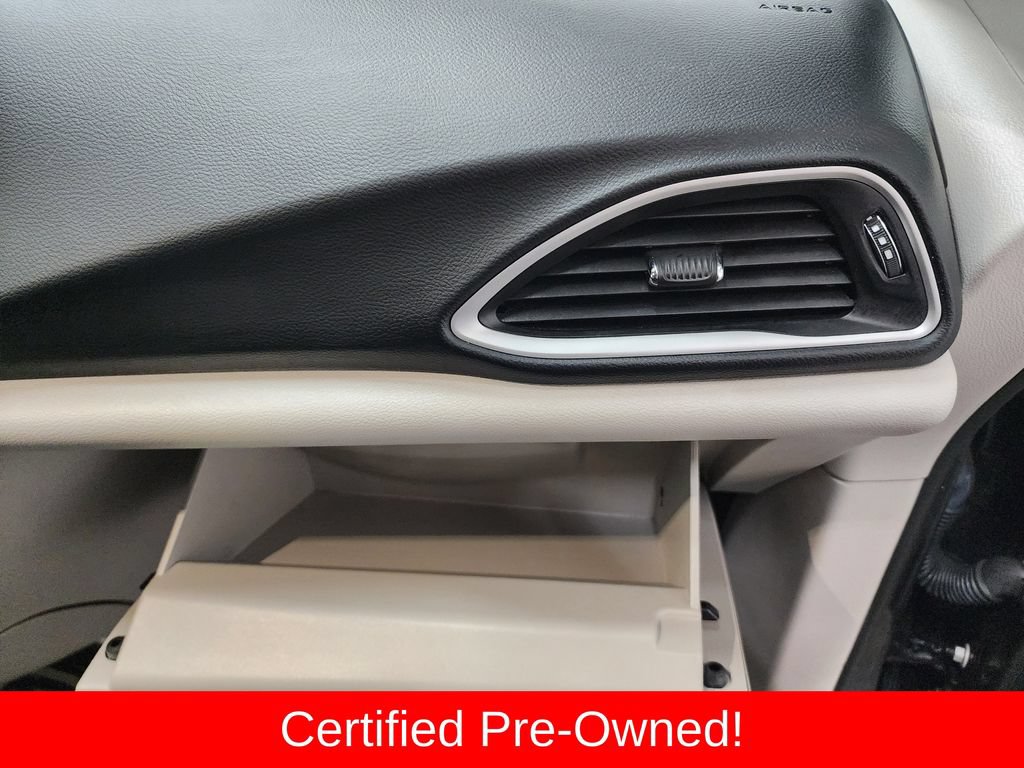 Certified 2022 Chrysler Voyager LX FWD image 33