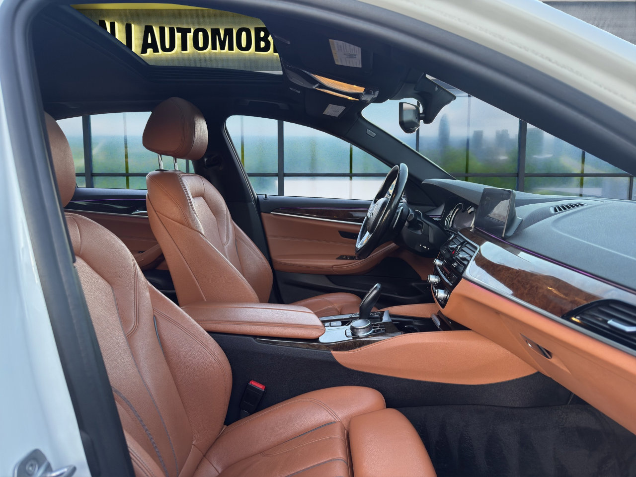 Used 2018 BMW 540i xDrive w/ Premium Package image 18