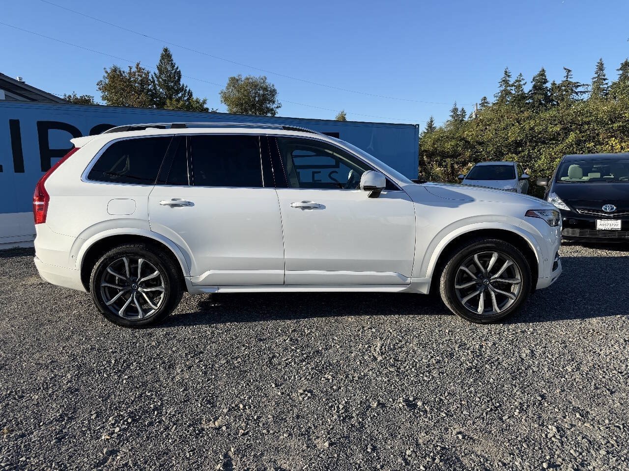 Used 2017 Volvo XC90 T6 Momentum w/ Vision Package AWD/4WD image 2