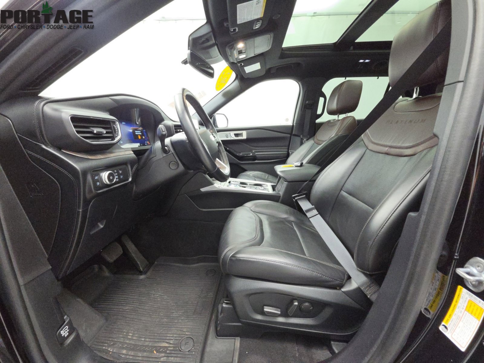 Used 2022 Ford Explorer Platinum w/ Class IV Trailer Tow Package AWD/4WD image 17