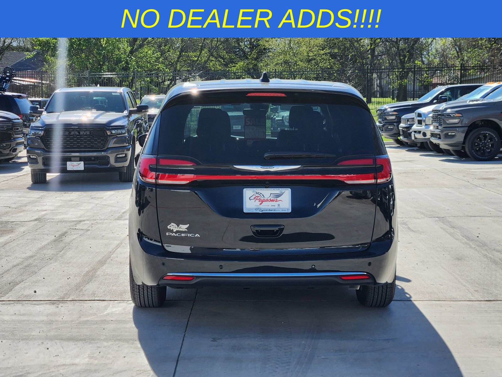 New 2026 Chrysler Pacifica Select image 8