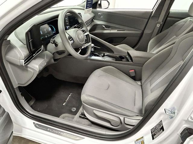 Certified 2025 Hyundai Elantra SE FWD image 12
